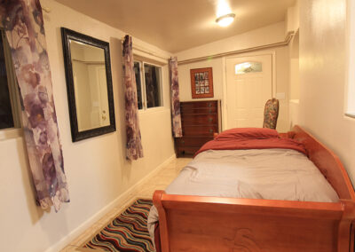 This vacation rental has a "bonus" room. The whimsical, twin-size bed features a honu -- green sea turtle.