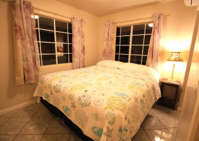 Comy California King beds dominate each the Ranch House's four becrooms.